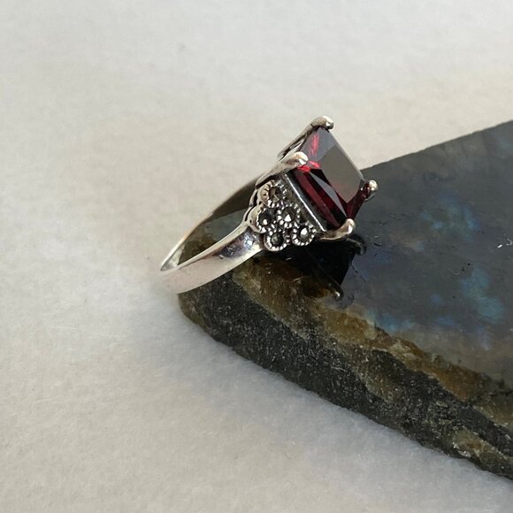 Sterling Silver 925 Square Garnet & Marcasite Accent Art Deco Style Ring Sz 7.75 - Picture 6 of 16